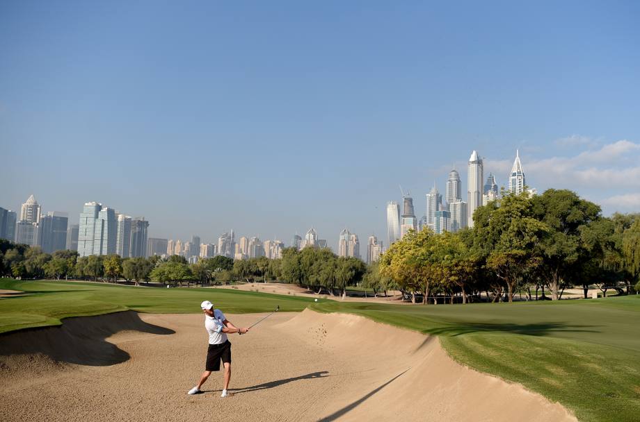 Dubai. Golf. Chris Wood in azione. Alle spalle i grattacieli (Getty Images)